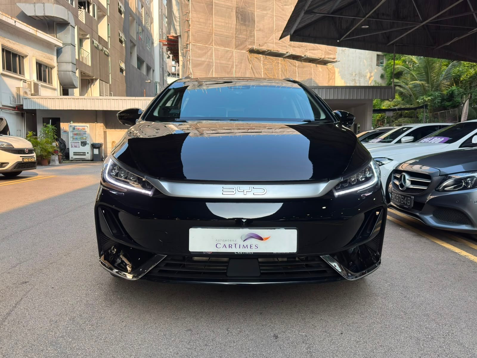 BYD M6 Extended Range 7 Seater photo 3